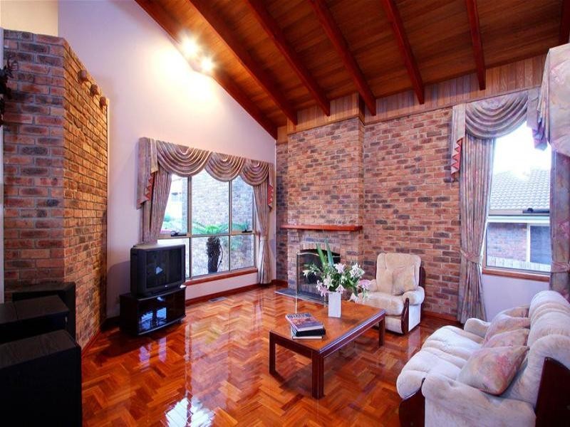 87 Edmund Rice Parade, Watsonia North VIC 3087