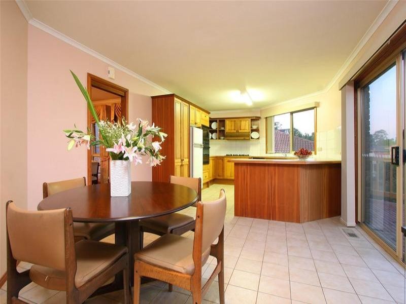 87 Edmund Rice Parade, Watsonia North VIC 3087