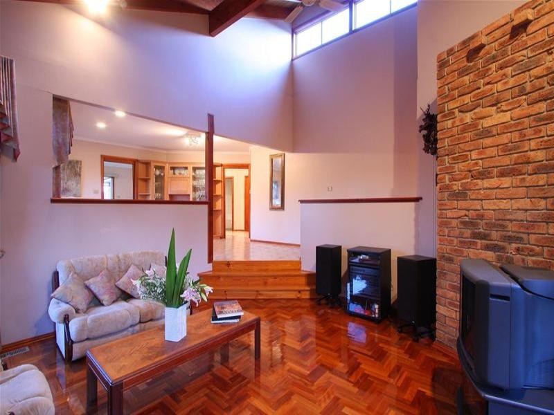 87 Edmund Rice Parade, Watsonia North VIC 3087