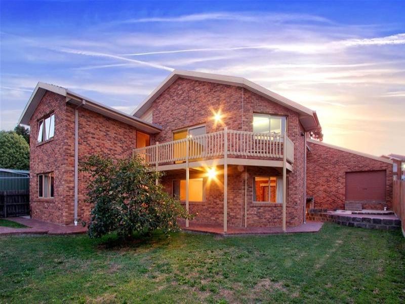 87 Edmund Rice Parade, Watsonia North VIC 3087