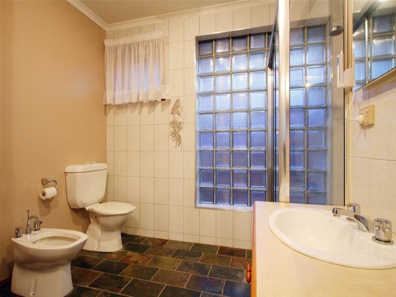 87 Edmund Rice Parade, Watsonia North VIC 3087