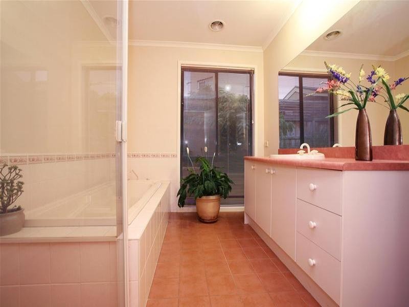 22 Wisteria Drive, Bundoora VIC 3083