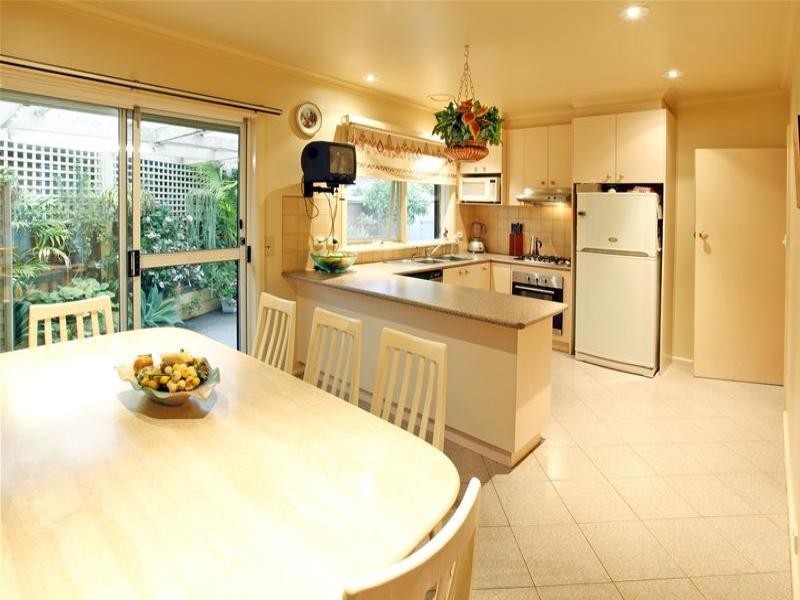 28 Eagle Avenue, Kingsbury VIC 3083