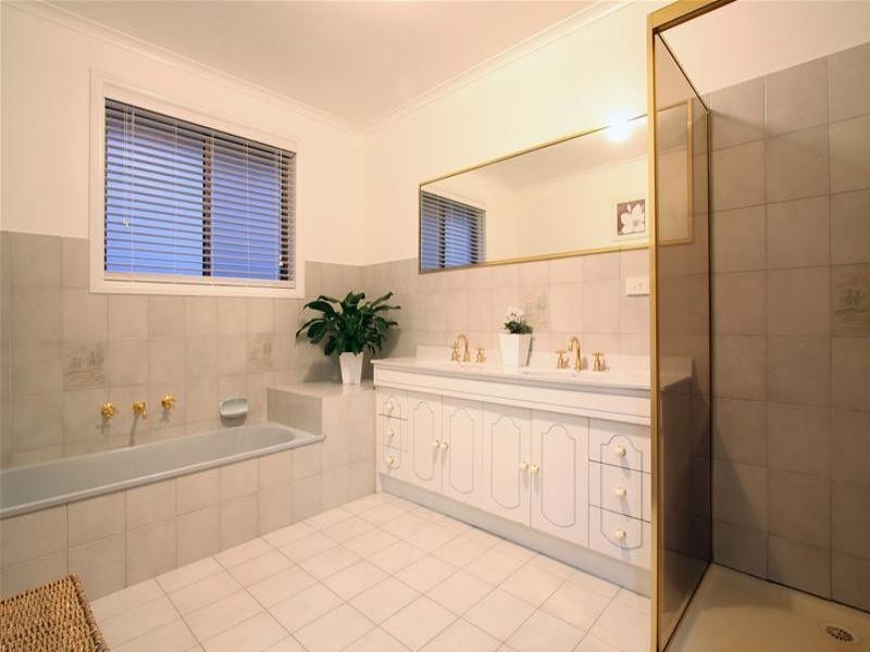 22 Stonnington Drive, Watsonia North VIC 3087