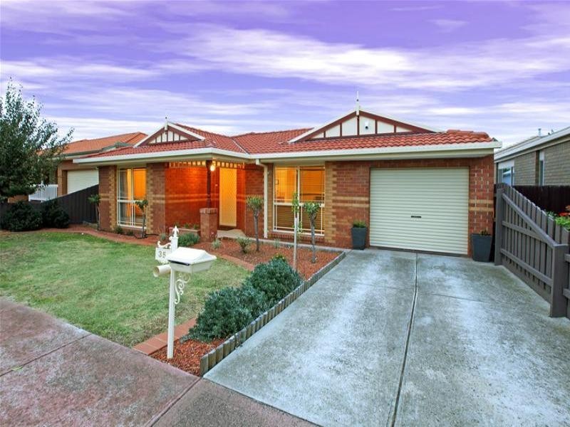 35 Peyton Drive, Mill Park VIC 3082