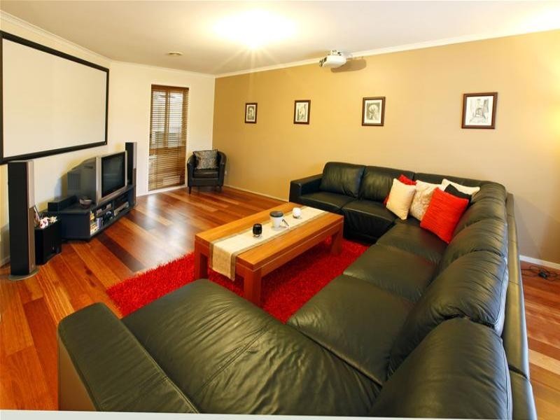 35 Peyton Drive, Mill Park VIC 3082