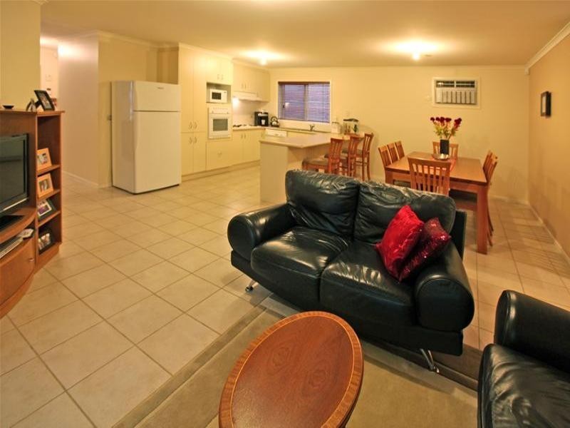 35 Peyton Drive, Mill Park VIC 3082