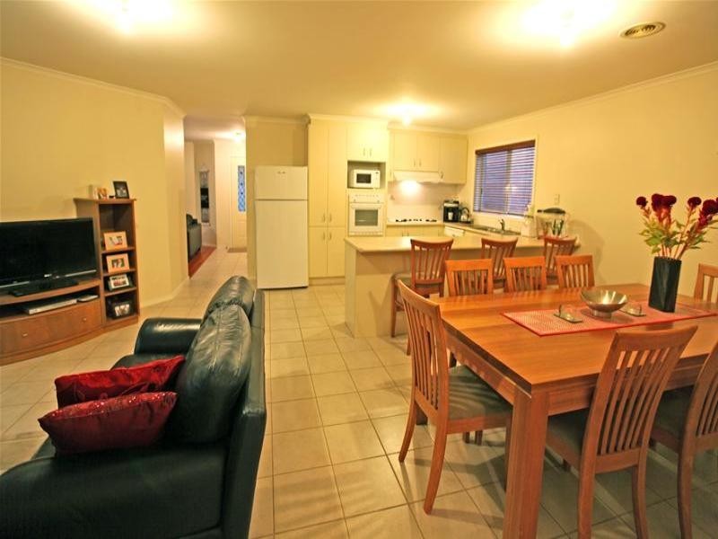 35 Peyton Drive, Mill Park VIC 3082