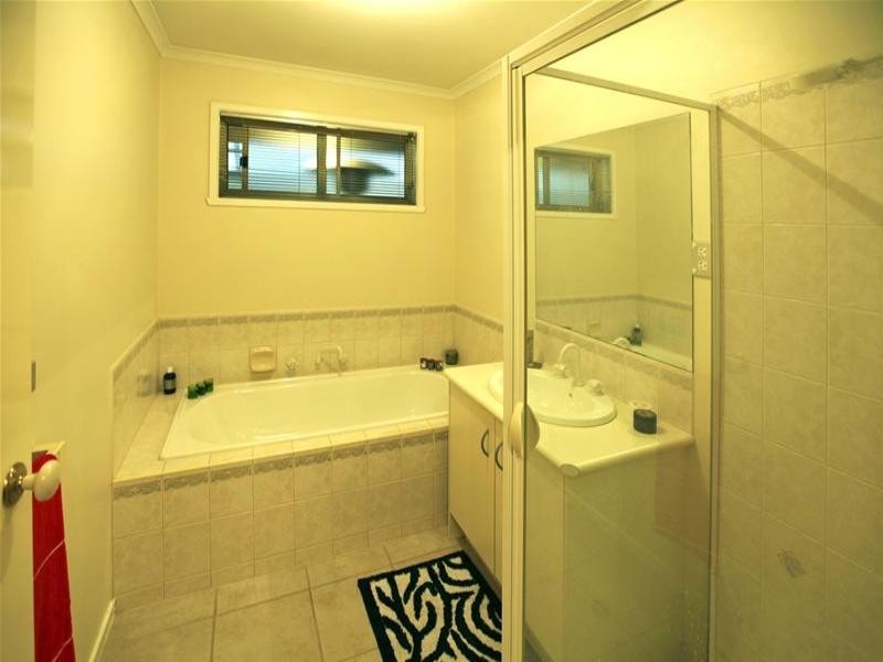 35 Peyton Drive, Mill Park VIC 3082