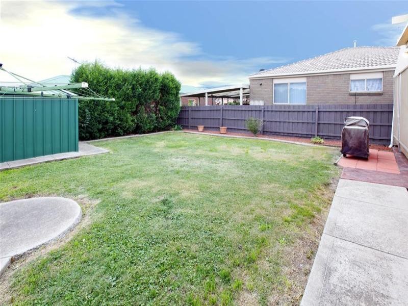 35 Peyton Drive, Mill Park VIC 3082