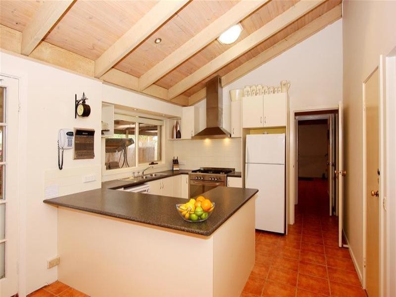 6 Golden Grove, Mill Park VIC 3082