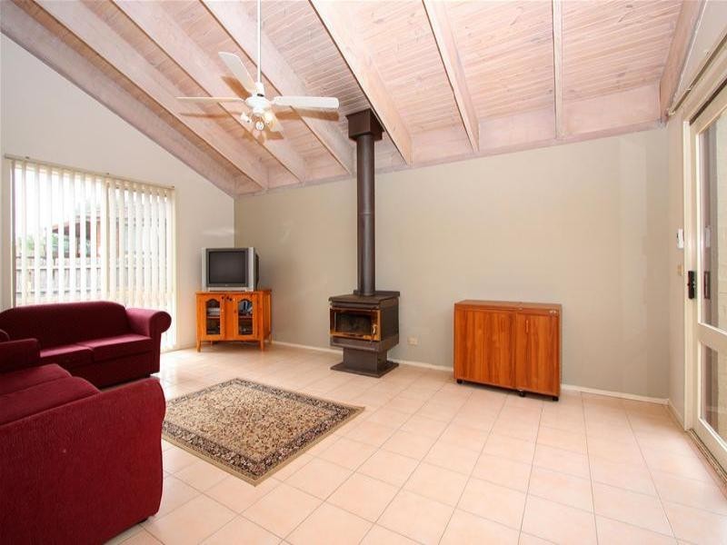 6 Golden Grove, Mill Park VIC 3082