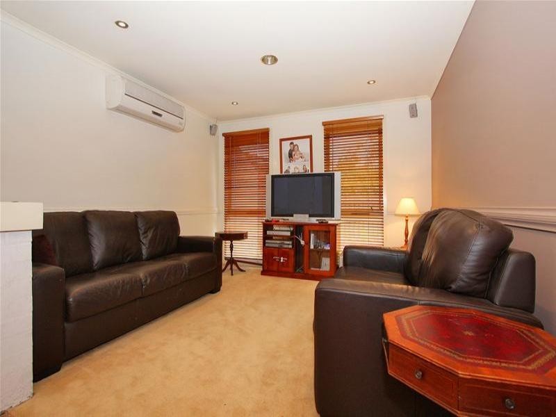 6 Golden Grove, Mill Park VIC 3082