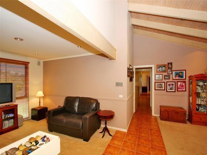 6 Golden Grove, Mill Park VIC 3082