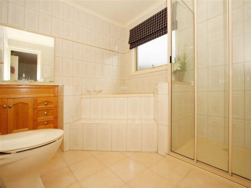 6 Golden Grove, Mill Park VIC 3082