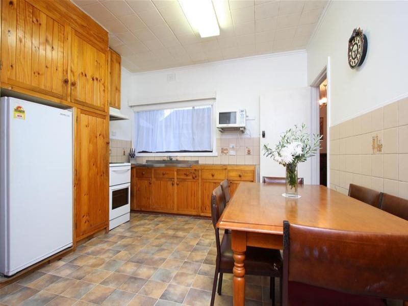 27 Devonshire Road, Watsonia VIC 3087