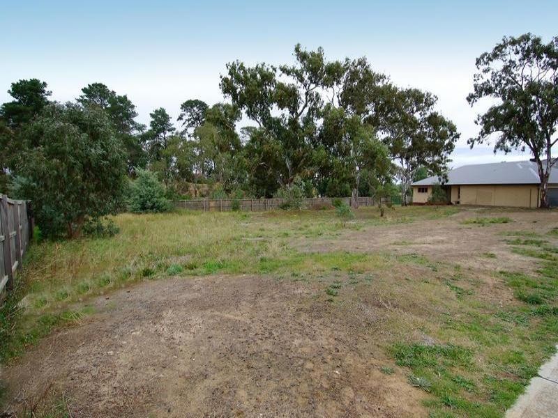 35 Ambrose Treacy Drive, Bundoora VIC 3083