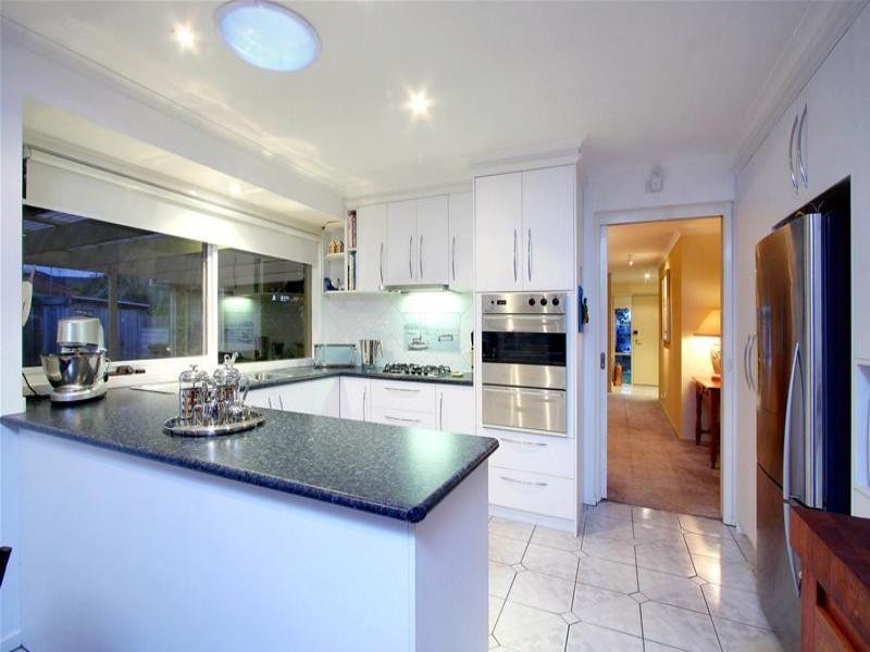 9 Albyn Court, Mill Park VIC 3082