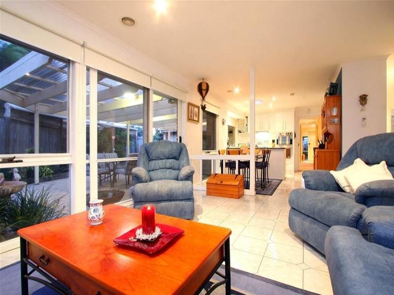 9 Albyn Court, Mill Park VIC 3082