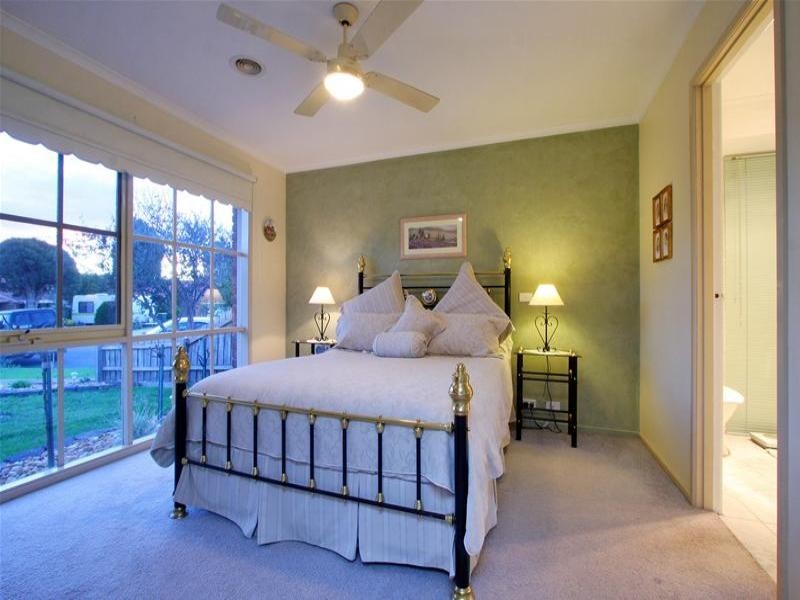 9 Albyn Court, Mill Park VIC 3082