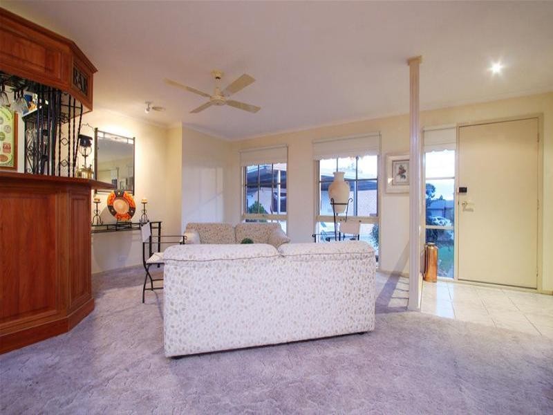 9 Albyn Court, Mill Park VIC 3082