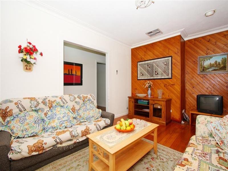 17 Flag Street, Kingsbury VIC 3083