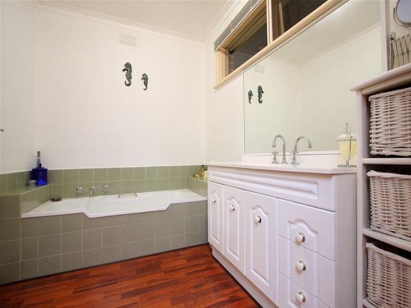 10 Hillboro Court, Watsonia VIC 3087