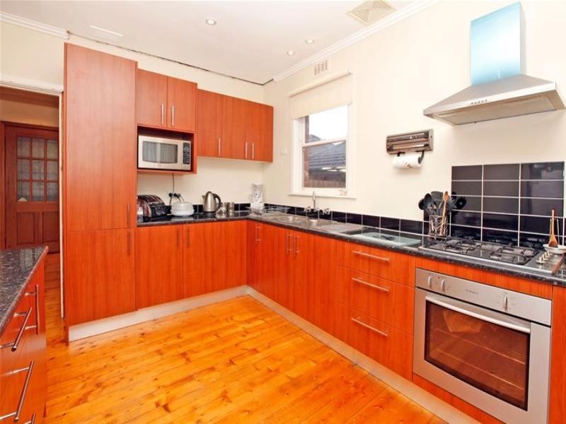 15 Evans Crescent, Reservoir VIC 3073