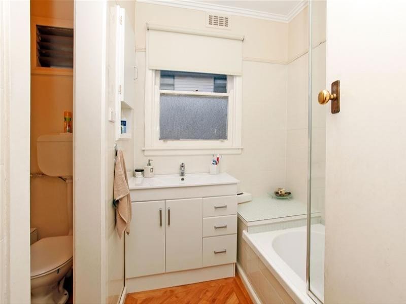 15 Evans Crescent, Reservoir VIC 3073