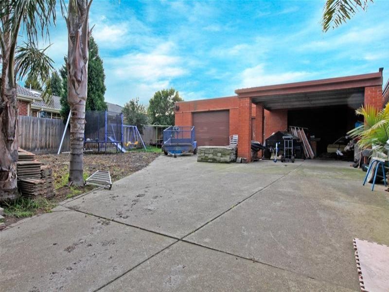 15 Evans Crescent, Reservoir VIC 3073