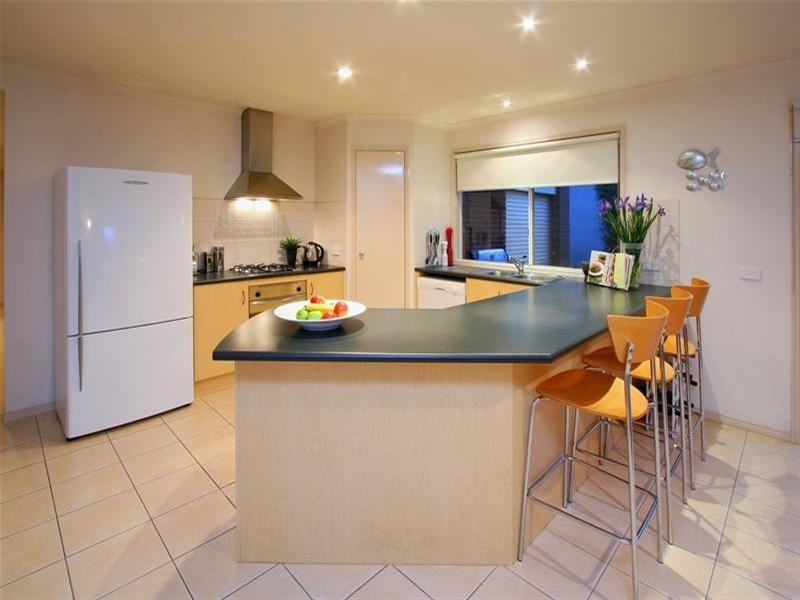 12 Shamrock Drive, Mill Park VIC 3082