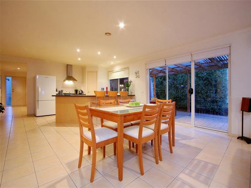 12 Shamrock Drive, Mill Park VIC 3082