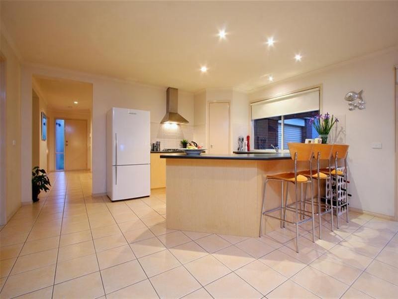 12 Shamrock Drive, Mill Park VIC 3082