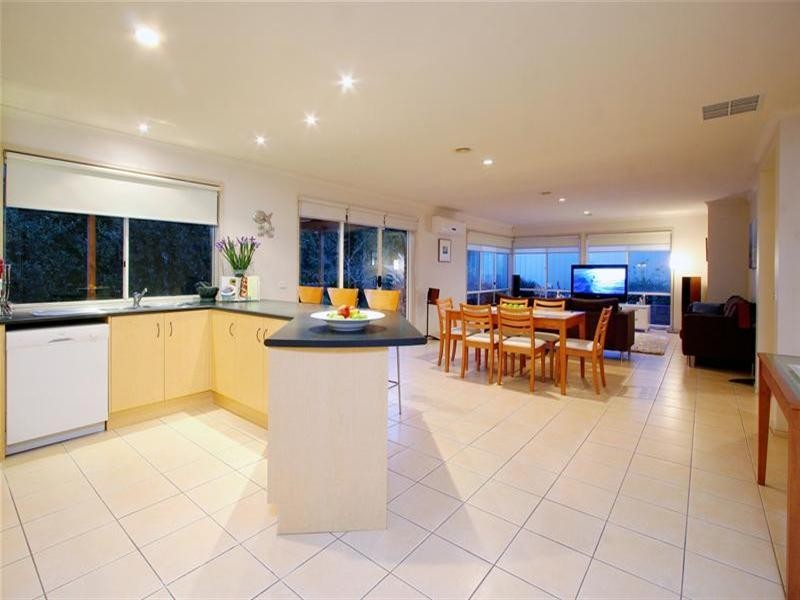 12 Shamrock Drive, Mill Park VIC 3082
