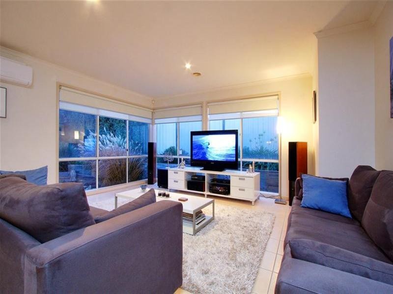 12 Shamrock Drive, Mill Park VIC 3082