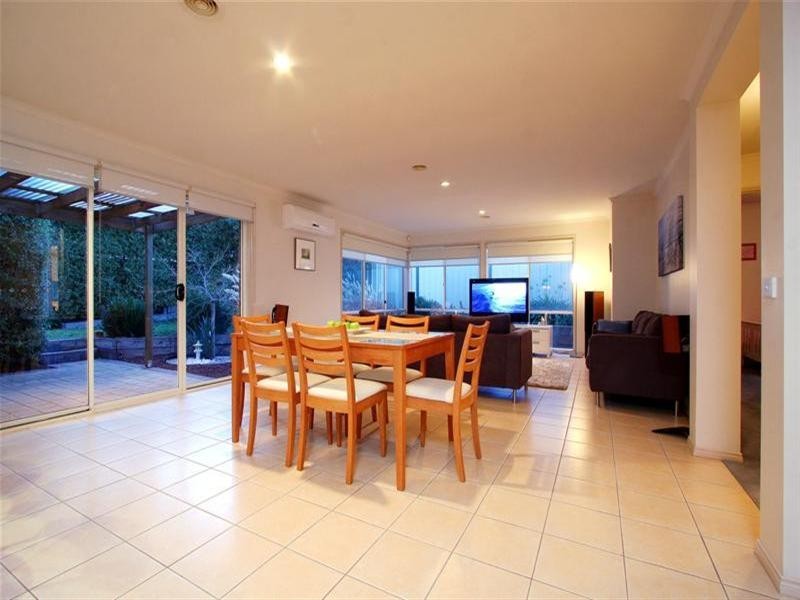 12 Shamrock Drive, Mill Park VIC 3082