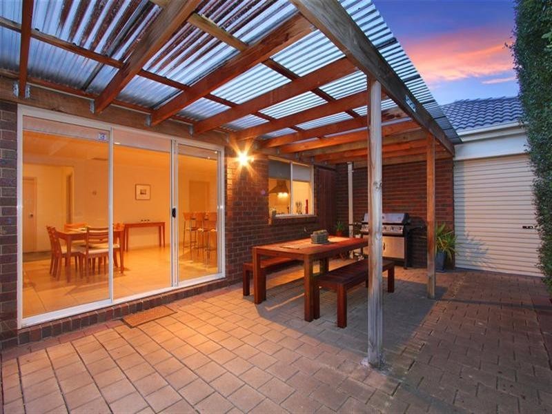 12 Shamrock Drive, Mill Park VIC 3082