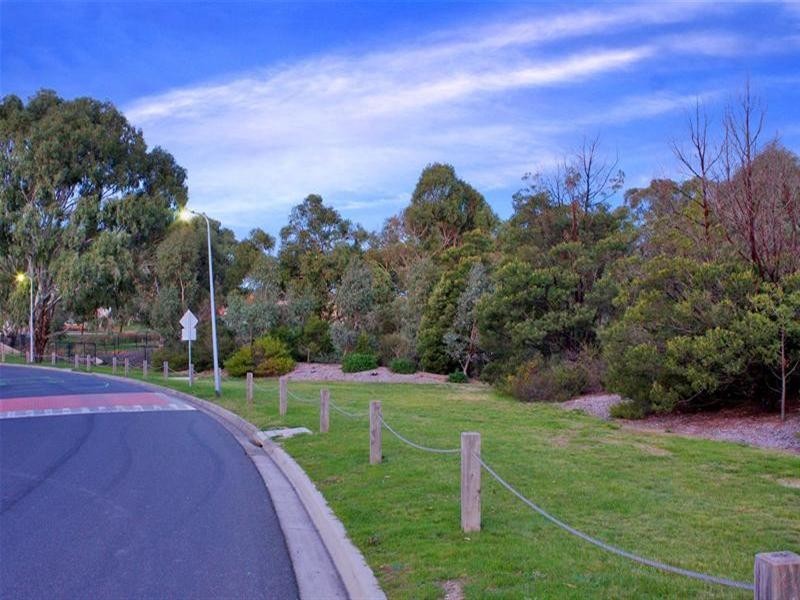 12 Shamrock Drive, Mill Park VIC 3082