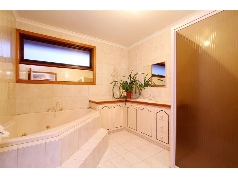 14 Cheadle Crescent, Bundoora VIC 3083