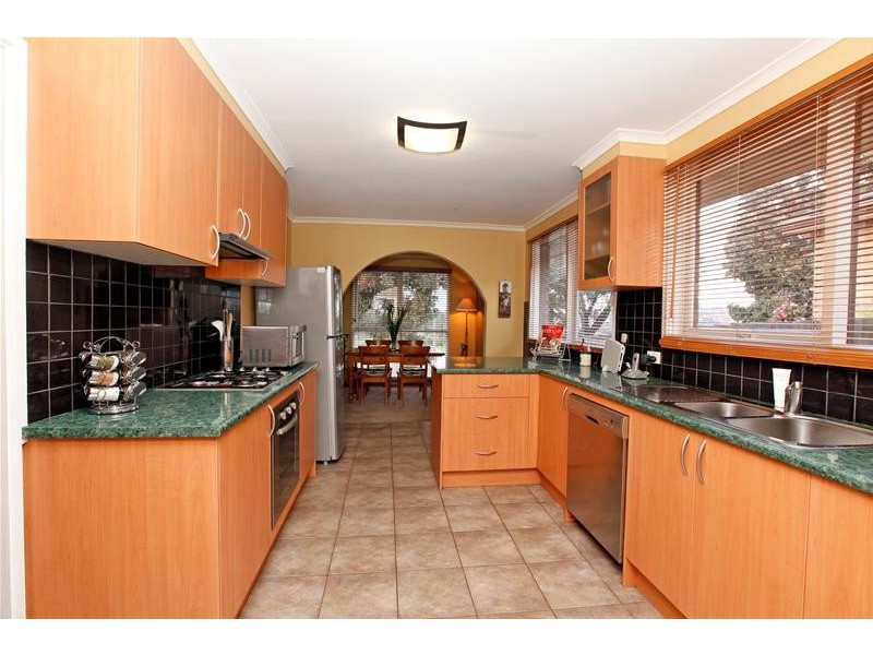 124 Holt Parade, Bundoora VIC 3083