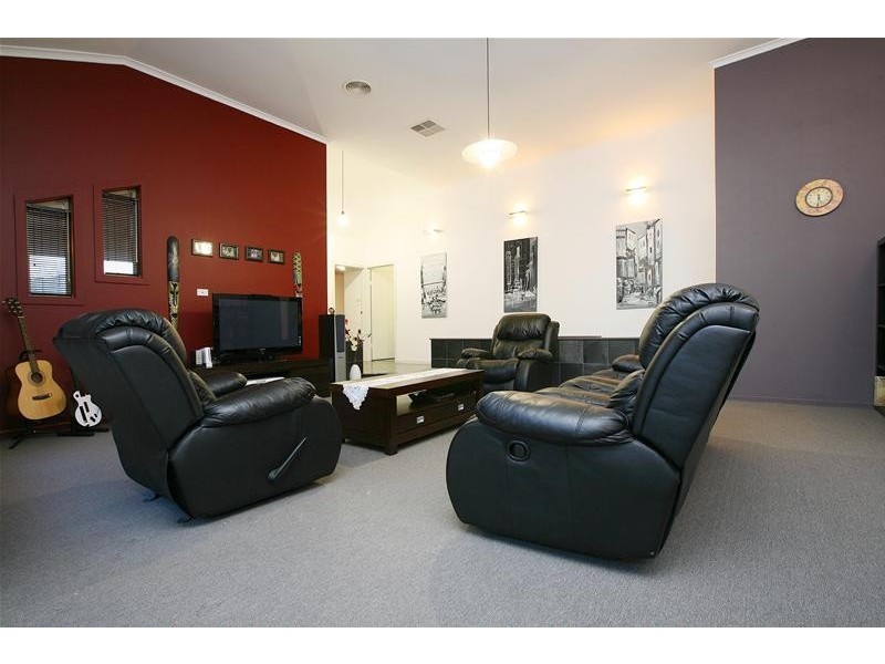 43 Arthur Phillip Way, Mill Park VIC 3082