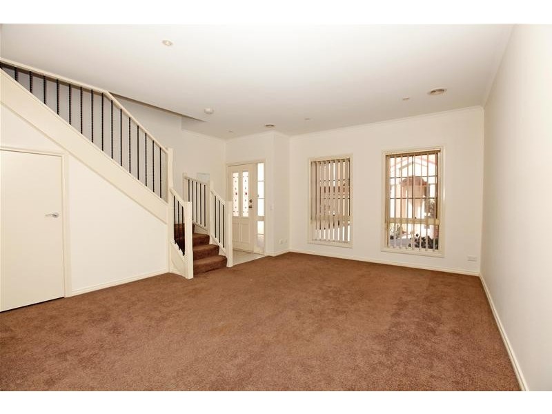 8/22 Old Plenty Road, South Morang VIC 3752