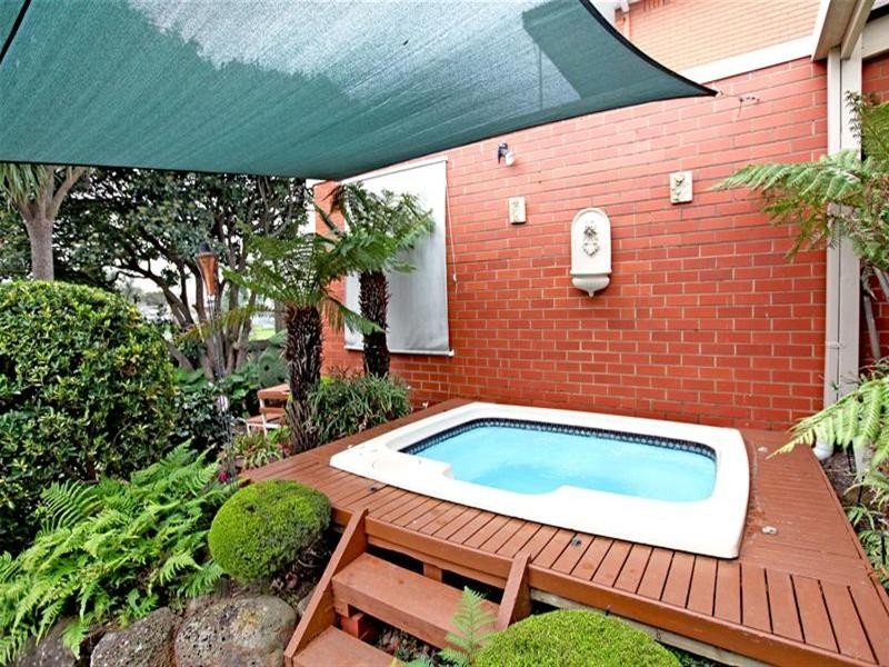 108 The Fairway, Kingsbury VIC 3083