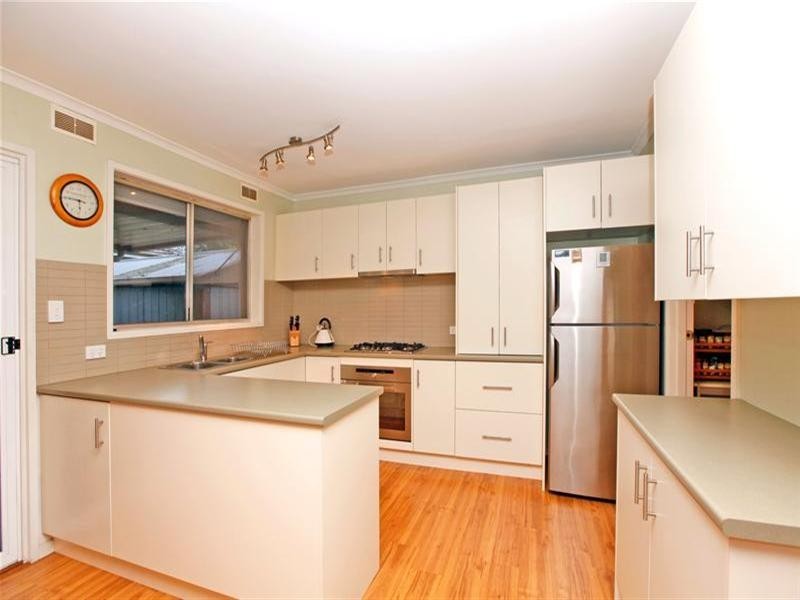 27 Carolyn Crescent, Bundoora VIC 3083