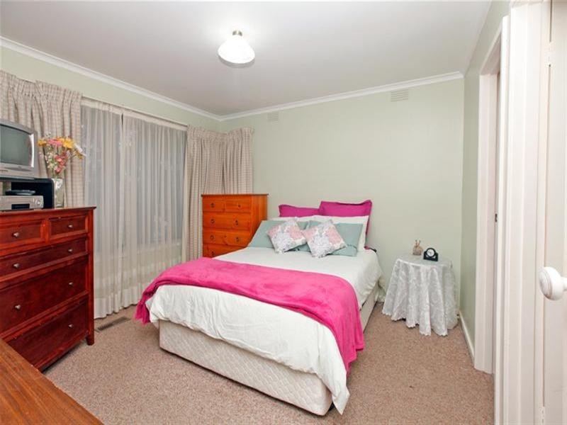 27 Carolyn Crescent, Bundoora VIC 3083