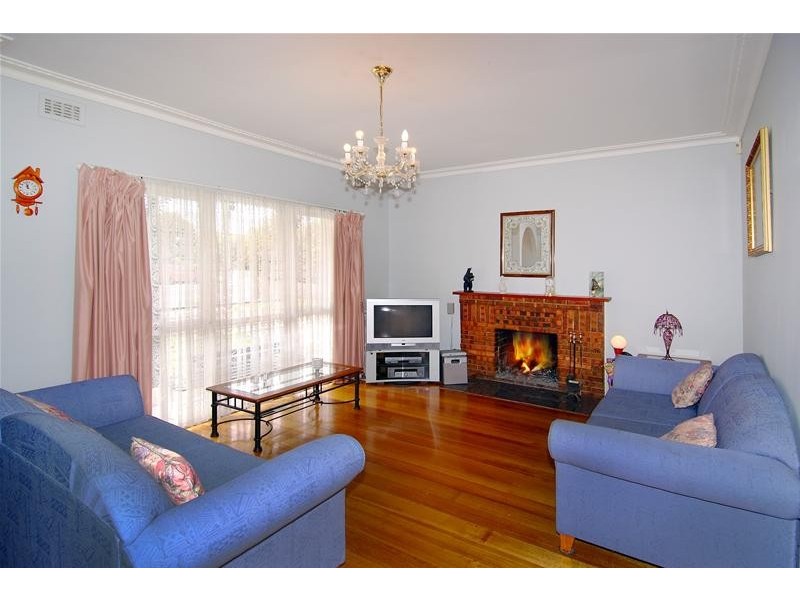 27 Dunne Street, Kingsbury VIC 3083