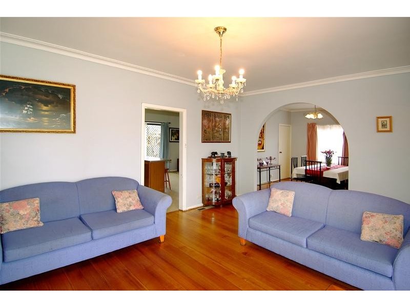 27 Dunne Street, Kingsbury VIC 3083