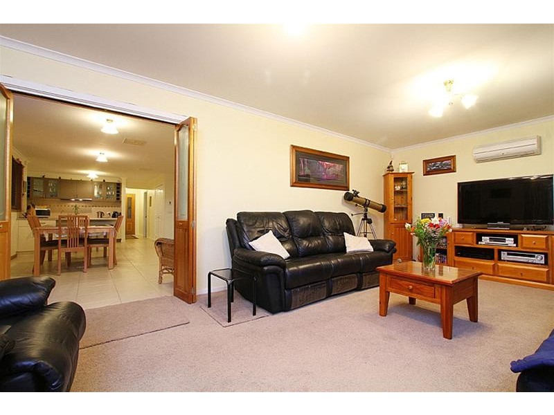 41 Bowman Drive, Mill Park VIC 3082