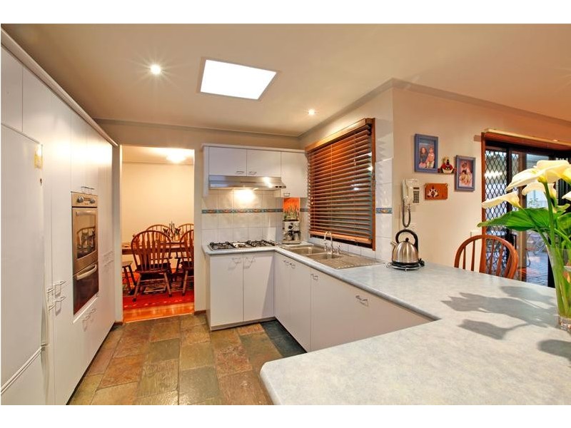 6 Tenterden Place, Mill Park VIC 3082