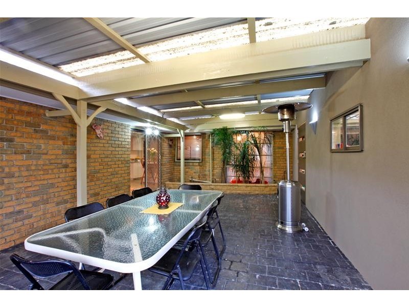 6 Tenterden Place, Mill Park VIC 3082